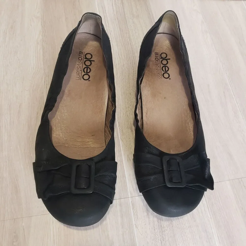 Abeo Tabitha Black Leather Flats Women’s Size 8N Comfort Slip-On Buckle Detail
